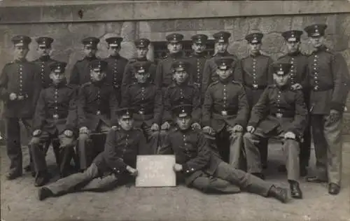 Foto Ak Zwickau in Sachsen, Deutsche Soldaten in Uniformen