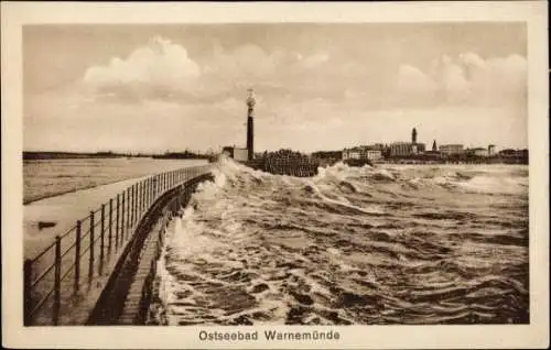 Ak Ostseebad Warnemünde Rostock, Sturm an der Mole