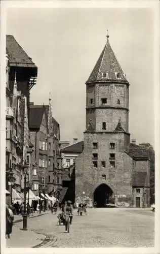 Ak Augsburg, Blick auf das Jakober Tor, Fahrräder