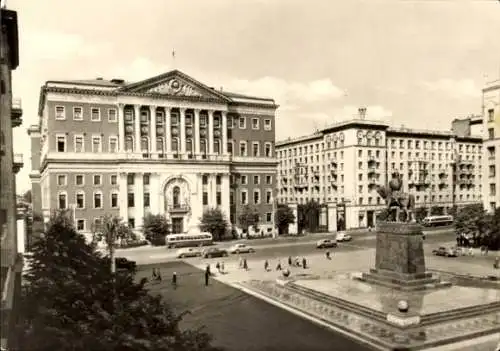 Ak Moskau Russland, Sowjetplatz, Denkmal