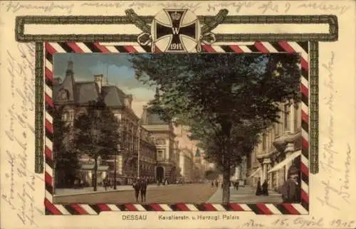 Passepartout Ak Dessau in Sachsen Anhalt, Kavalierstr. u. Herzogl. Palais, Eisernes Kreuz 1914