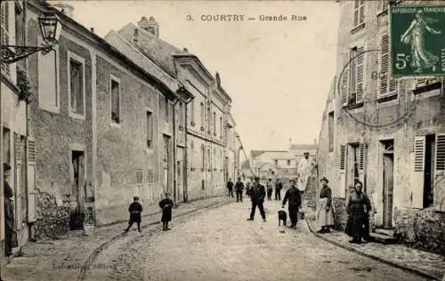 Ak Courtry Seine et Marne, Straßenszene mit Passanten in Courtry.