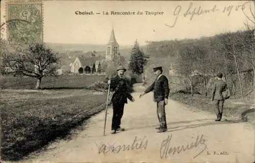 Ak Choisel Yvelines, Männer treffen sich auf einem Feldweg. Im Hintergrund ist ein Dorf mit ei...