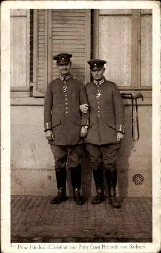 Ak Prinz Friedrich Christian und Prinz Ernst Heinrich von Sachsen in Uniform, Wohlfahrtskarte