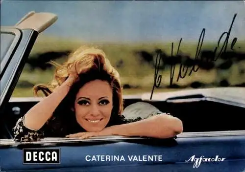 Ak Schauspielerin und Sängerin Caterina Valente, Auto, Decca-Schallplatten, Autogramm