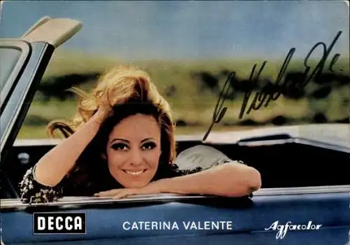 Ak Schauspielerin und Sängerin Caterina Valente, Auto, Decca-Schallplatten, Portrait, Autogramm