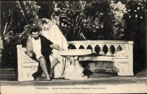 Ak Schauspieler Sarah Bernhardt und Pierre Magnier, Szene Theodora