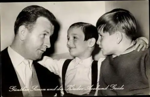 Ak Schauspieler Günther Simon, Kinder Axel und Guido, Meine Frau macht Musik, DEFA