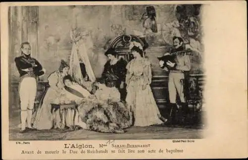 Ak Theaterszene, L'Aiglon (Akt II), Schauspielerin Sarah Bernhardt als Duc de Reichstadt