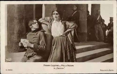 Ak Schauspieler Harry Liedtke und Pola Negri in Carmen