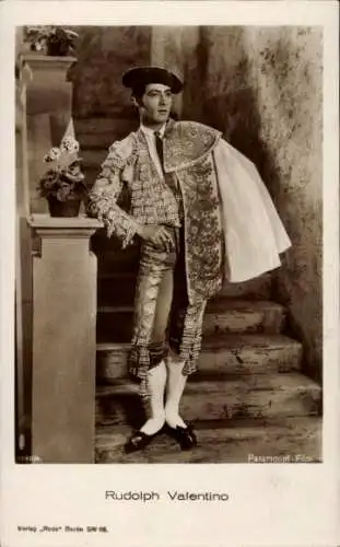 Ak Schauspieler Rudolph Valentino, Blood and Sand, Filmszene