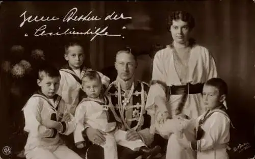 Ak Cecilienhilfe, Kronprinz Wilhelm von Preußen, Kronprinzessin Cecilie, Söhne, Teddybär