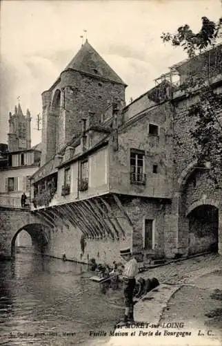 Ak Moret sur Loing Seine et Marne, Vieille Maison, Porte de Bourgogne, Angelnder Junge