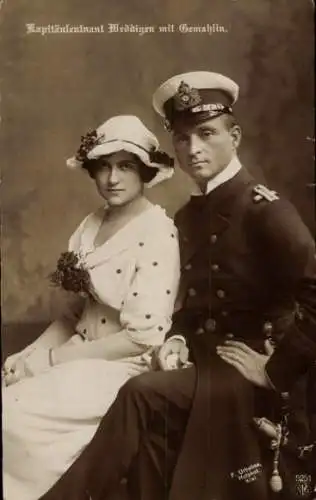 Ak Otto Weddigen, Marineoffizier, Kapitänleutnant, Portrait mit Gemahlin, SM U 9