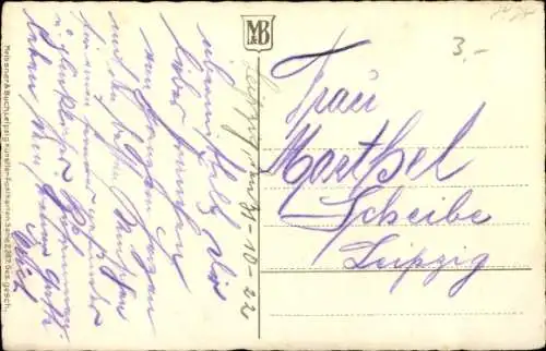 Künstler Ak Frau in blauem Kleid mit Blumenstrauß