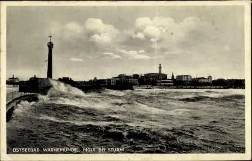 Ak Ostseebad Warnemünde Rostock, Mole bei Sturm