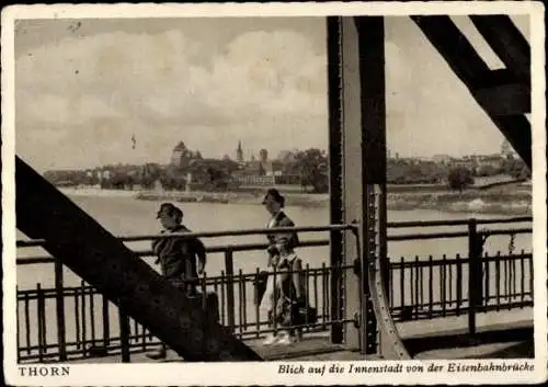 Ak Toruń Thorn Westpreußen, Innenstadt von der Eisenbahnbrücke aus gesehen