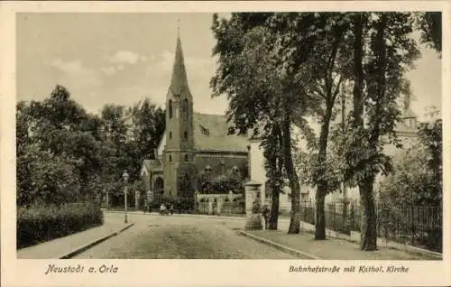 Ak Neustadt an der Orla, Bahnhofstraße mit Kath. Kirche