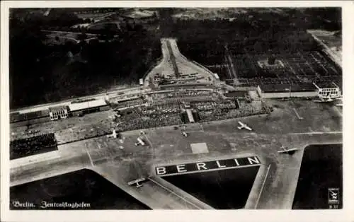 Ak Berlin Tempelhof, Blick auf den Zentralflughafen, Fliegeraufnahme