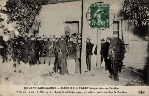 CPA Nogent-sur-Marne Val de Marne, Garnier et Valet, traques dans un Pavillon, soldats