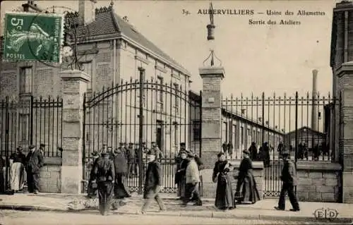 CPA Aubervilliers Seine Saint Denis, Usine des Allumettes, Sortie des Ateliers