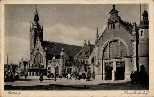 Ak Gdańsk Danzig, Ansicht vom Hauptbahnhof, Straßenseite