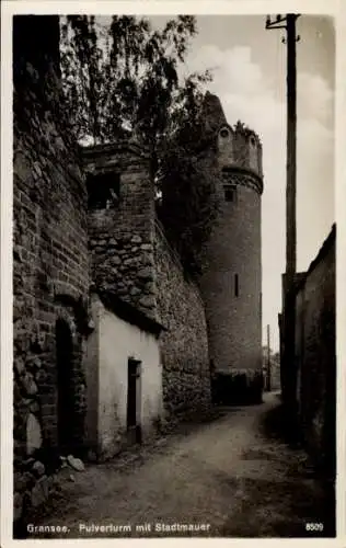 Ak Gransee in der Mark, Pulverturm mit Stadtmauer