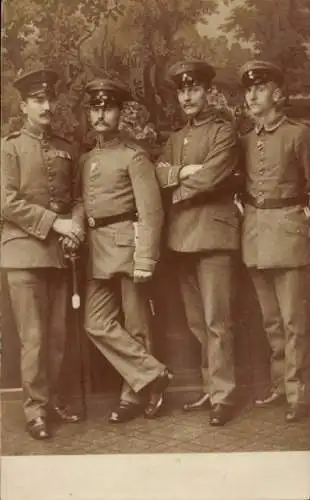 Foto Ak Deutsche Soldaten in Uniform, Gruppenbild