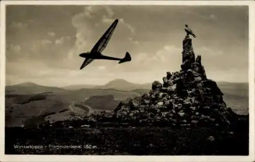 Ak Gersfeld in der Rhön, Wasserkuppe, Fliegerdenkmal, Segelflugzeug