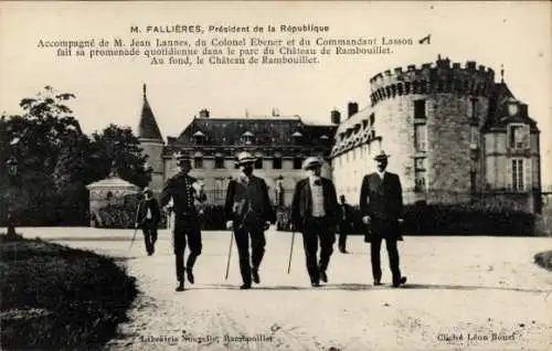 Ak Le President de la Republique portant faire sa promenade, Chateau de Rambouillet