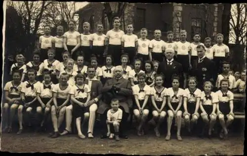 Foto Ak Lüneburg in Niedersachsen, Reichspräsident Hindenburg, Musterturnschule, Männerturnverein