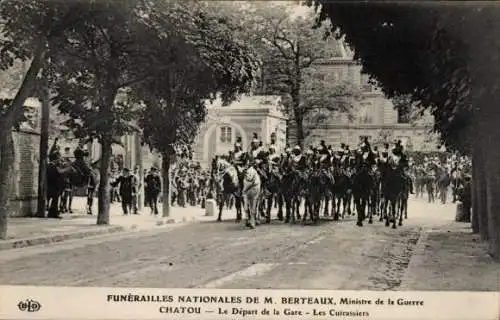 Ak Chatou Yvelines, Trauerzug M. Berteaux am Bahnhof, Kürassiere