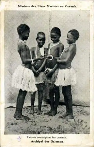 Ak Salomon Inseln, Kinder betrachten ihr Porträt