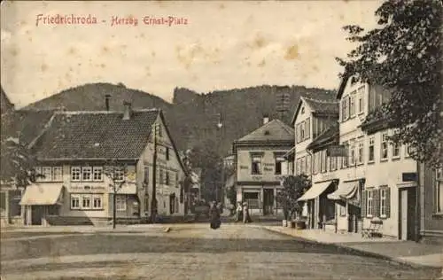 Ak Friedrichroda im Thüringer Wald, Blick auf den Herzog Ernst Platz