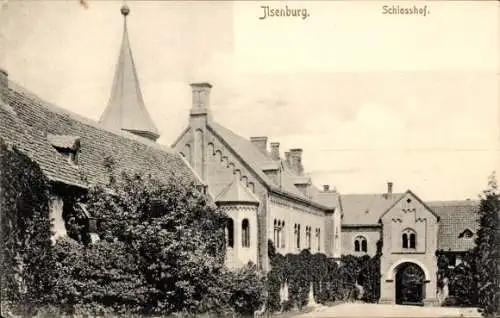 Ak Ilsenburg im Harz, Schlosshof