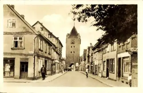 Ak Barth an der Ostsee, Straßenansicht, Tor