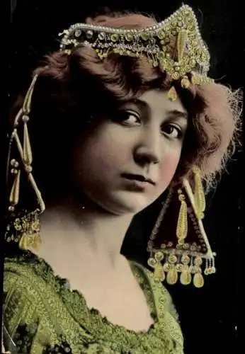 Ak Frau mit Tiara, Kopfschmuck, Porträt
