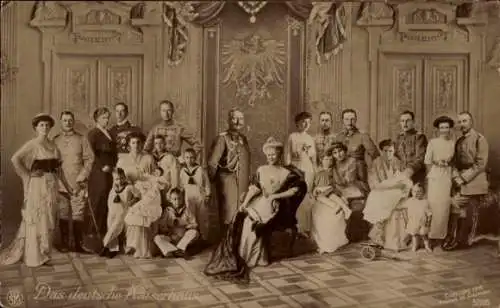 Künstler Ak Das deutsche Kaiserhaus, Wilhelm II, Kaiserin Auguste Viktoria, Kronprinzenfamilie