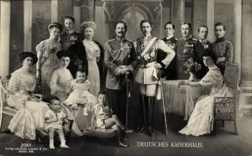 Ak Deutsches Kaiserhaus, Wilhelm II, Auguste Viktoria, Kronprinz, Cecilie, Victoria Luise, Prinzen