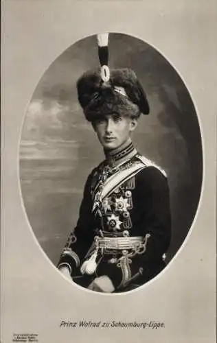 Passepartout Ak Prinz Wolrad zu Schaumburg Lippe, Portrait in Husarenuniform, Orden