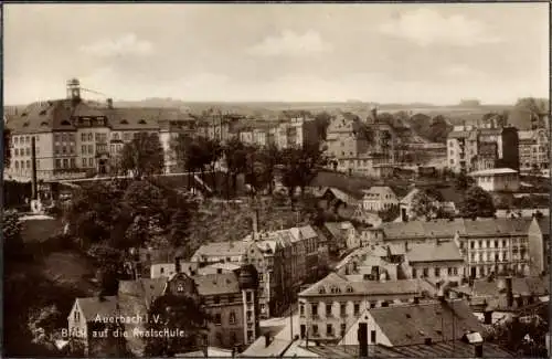 Ak Auerbach im Vogtland, Blick auf die Realschule, Reichshalle