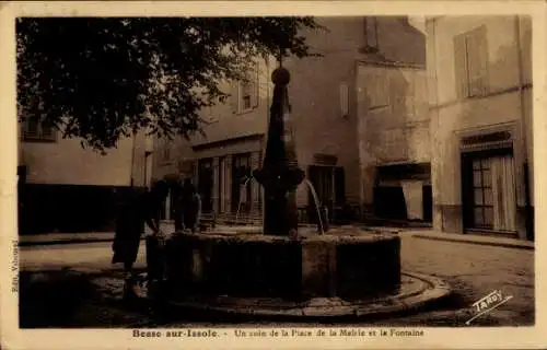 Ak Besse-sur-Issole Var, Place de la Mairie, Brunnen