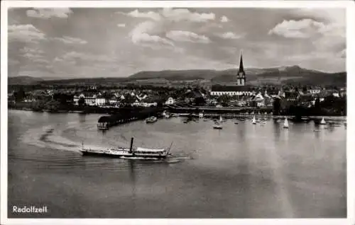 Ak Radolfzell am Bodensee Landkreis Konstanz, Blick auf den Ort, Dampfschiff, Fliegeraufnahme