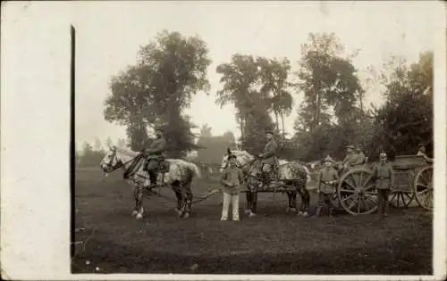 Foto Ak Deutsche Soldaten, I. WK, Pferdewagen