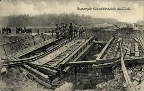 Ak Łódź Lodz Lodsch Polen, gesprengte Eisenbahnbrücke