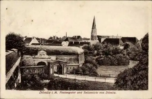 Ak Dömitz an der Elbe Mecklenburg, Festungstor und Teilansicht der Stadt