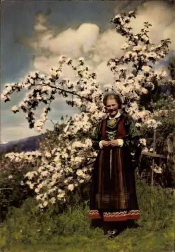 Ak Norge Norwegen, Sognebunad, Norwegerin in Tracht, Frühling