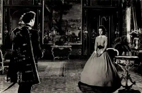 Ak Schauspieler Romy Schneider u. Karlheinz Böhm, Sissi die junge Kaiserin, Filmszene