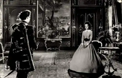 Ak Schauspieler Romy Schneider u. Karlheinz Böhm, Sissi die junge Kaiserin, Filmszene