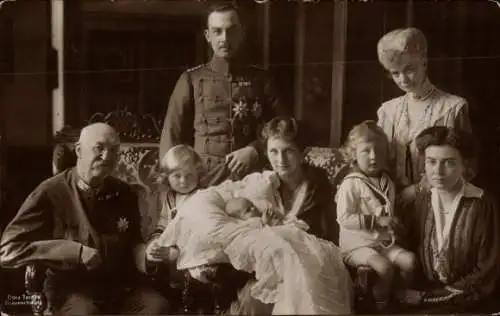 Ak Prinz Ernst August von Braunschweig, Prinzessin Victoria Luise von Preußen, Kinder, Familie